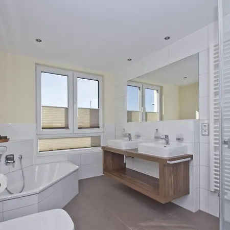 Mit Meerblick Und Terrasse, Gratis Nutzung Vom Ahoi Erlebnisbad Und Sauna In Sellin - Meeresblick 62 * Goehren (Ruegen)