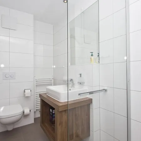 Mit Meerblick Und Terrasse, Gratis Nutzung Vom Ahoi Erlebnisbad Und Sauna In Sellin - Meeresblick 62 Lejlighed